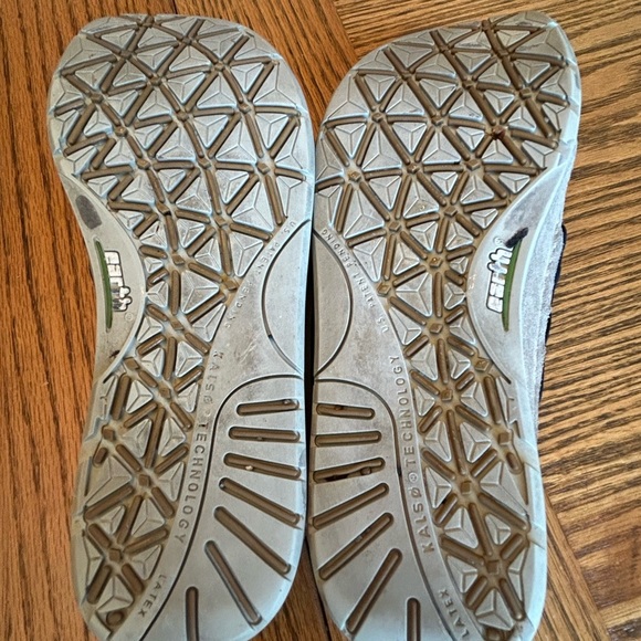 Earth Origins Black Leather Flower Sandals Comfortable Foot Support. Size 8 - Picture 3 of 10